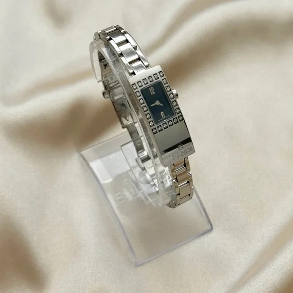 AUTHENTIC VINTAGE FENDI DIAMOND SILVER DAINTY WATCH AUTHENTIC VINTAGE FENDI DIAMOND SILVER DAINTY WATCH main image 3